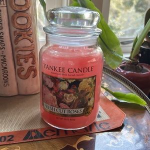 Yankee Candle Fresh Cut Roses 22oz Jar Candle